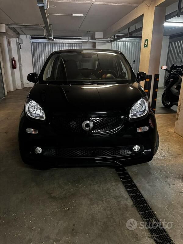 Usata Smart ForFour 61 CV (44 kW) 2019 Nero Utilitaria