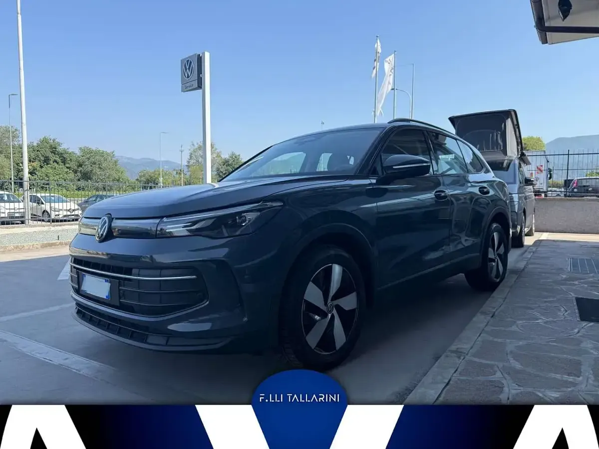 Usata VW Tiguan Life 150 CV (110 kW) 2024 Dolphin grey metallizzato SUV