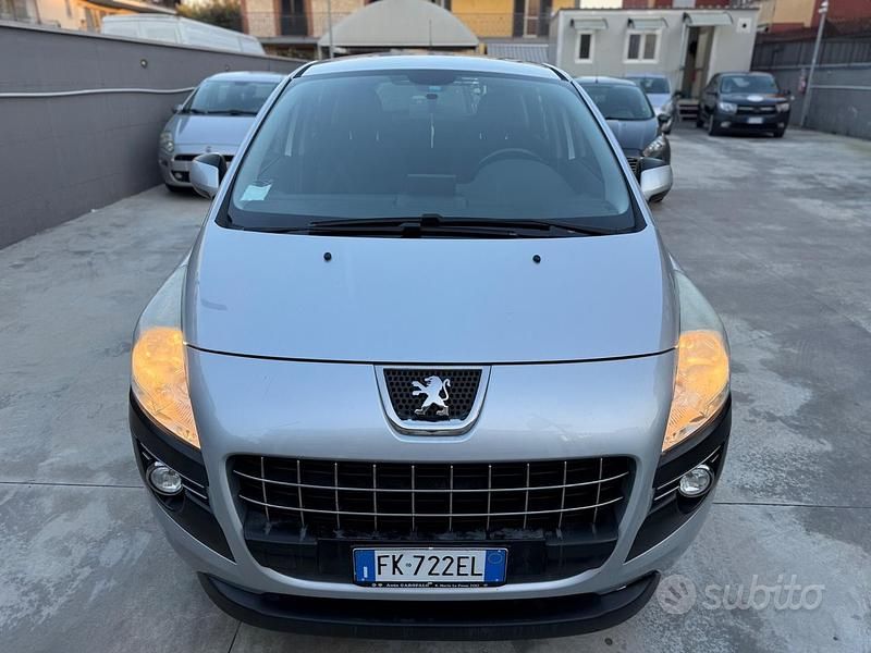 Argento Usata 2017 Peugeot 3008 Allure Tre volumi | 5999 € (Super prezzo) - Immagine 1/4