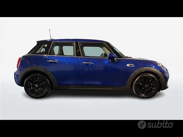 Begagnad Mini ONE 75 HK (55 kW) 2020 Blå Halvkombi