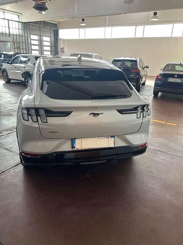 Usata Ford Mustang Mach-E 124 kW (169 CV) 2022 Argento metall SUV