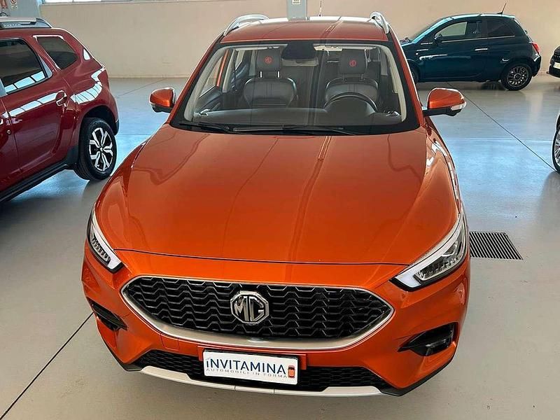 Usata MG ZS Luxury 106 CV (77 kW) 2023 Arancione Berlina