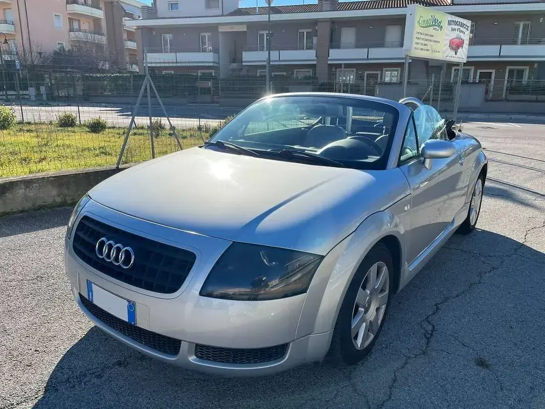 Usata Audi TT Roadster Ambiente 179 CV (131 kW) 2004 Argento Cabrio