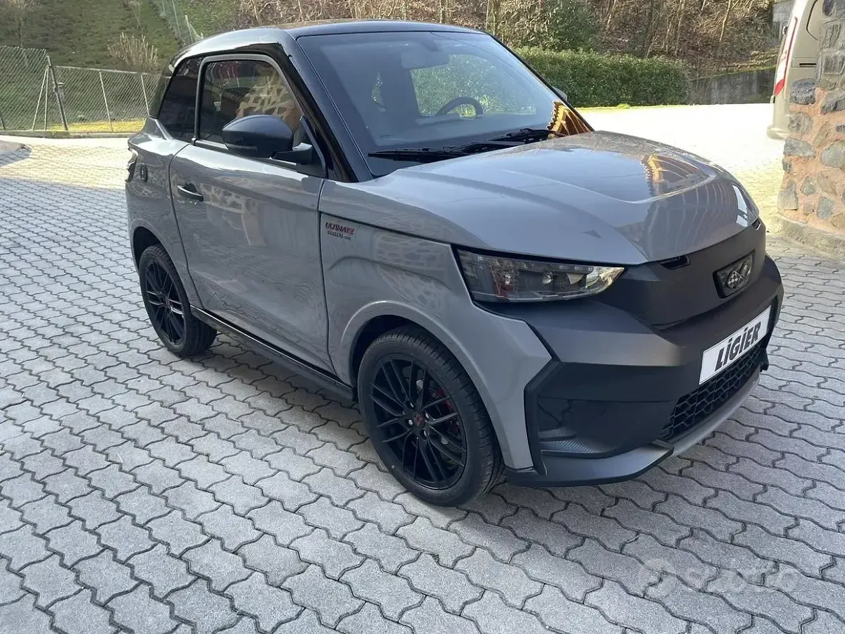 Ny Ligier JS50 2026 Grå Halvkombi