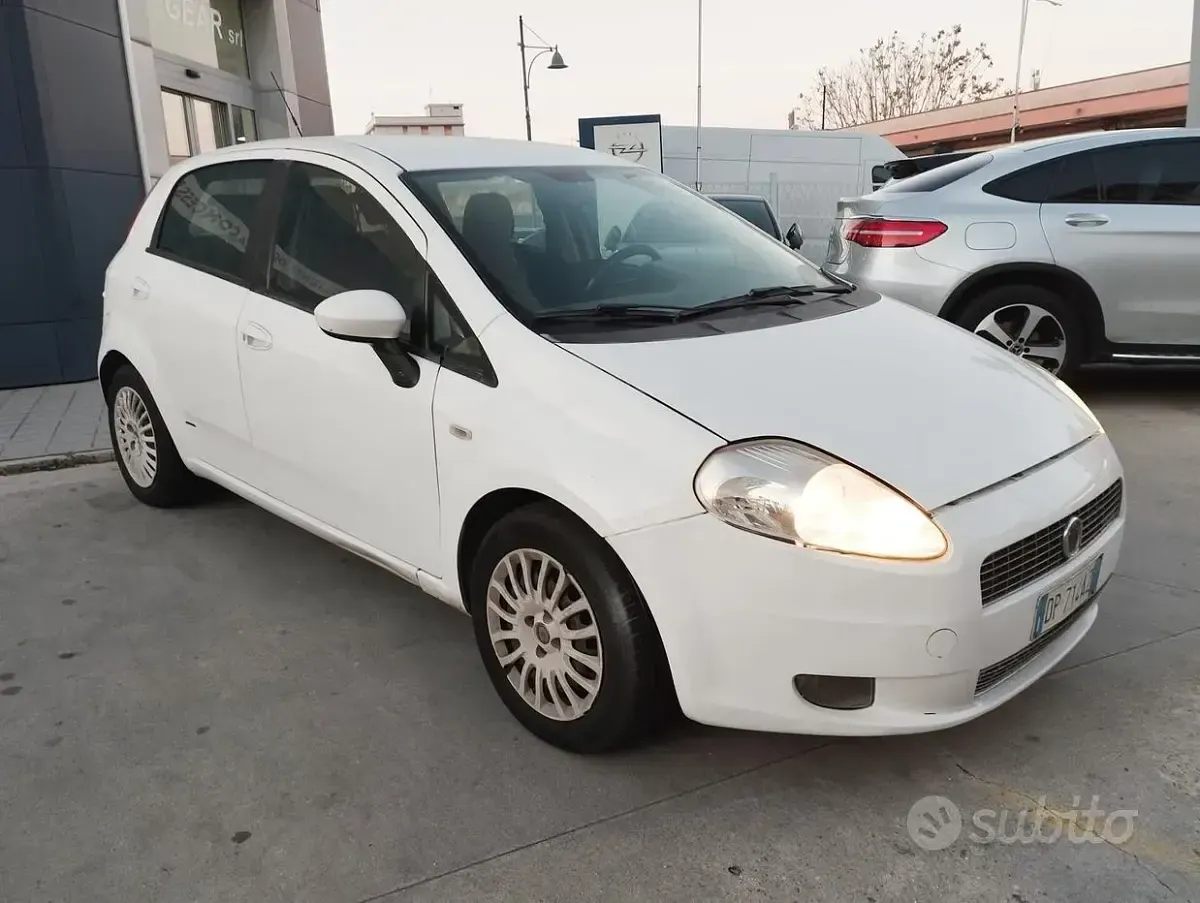 Usata Fiat Grande Punto 75 CV (55 kW) 2008 Bianco Utilitaria