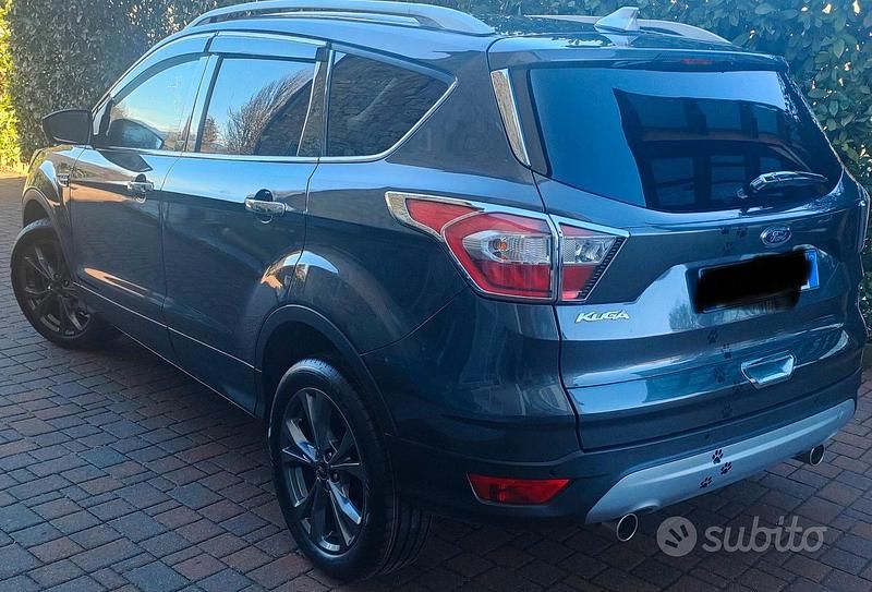Usata Ford Kuga 120 CV (88 kW) 2019 Grigio SUV