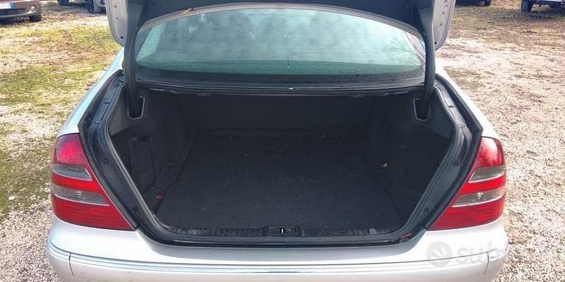 Usata Mercedes E270 Avantgarde 177 CV (130 kW) 2003 Grigio Utilitaria