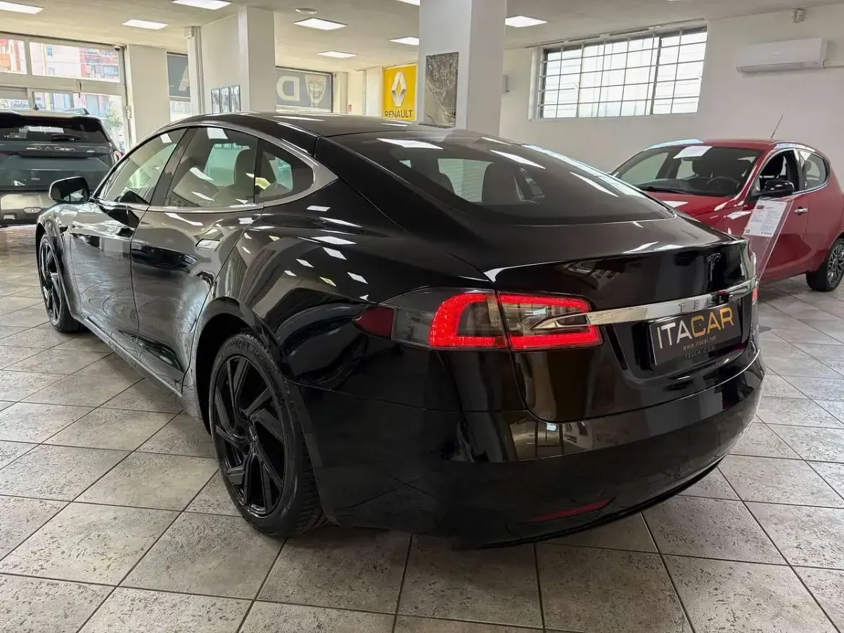 Usata Tesla Model S 186 kW (253 CV) 2020 Nero Utilitaria