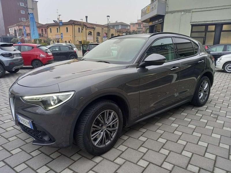 Usata Alfa Romeo Stelvio Executive 210 CV (154 kW) 2018 Grigio scuro SUV