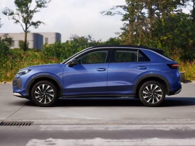 Nuova VW T-Roc Life 116 CV (85 kW) 2026 Celestial blue metallizzato nero SUV