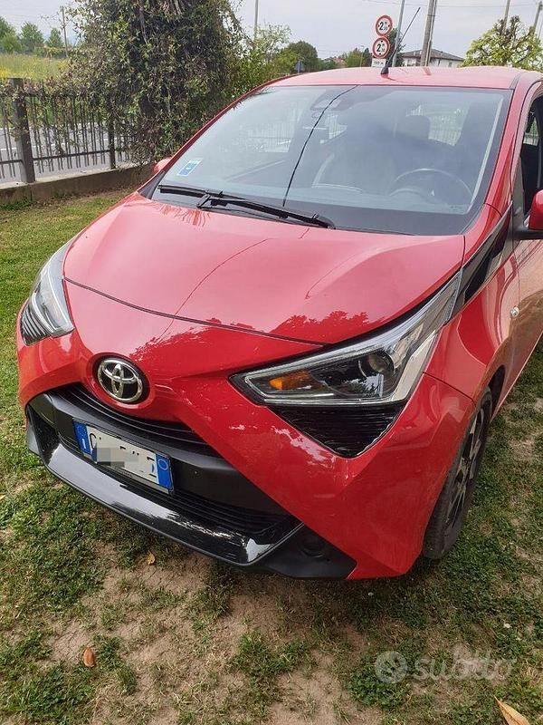 Usata Toyota Aygo Connect Style 72 CV (52 kW) 2020 Rosso Utilitaria