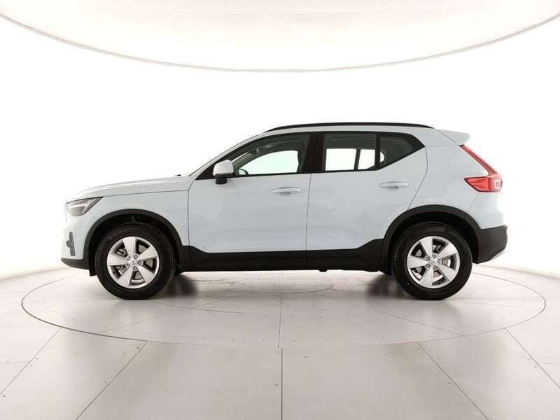 Nuova Volvo XC40 164 CV (120 kW) 2025 Cloud blue SUV