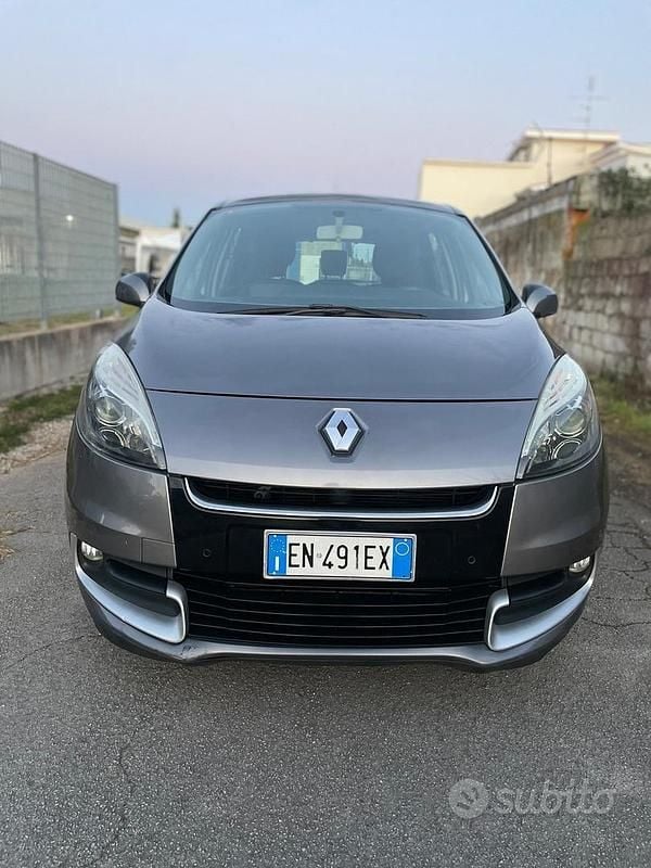 Usata Renault Scénic III XMOD 110 CV (80 kW) 2013 Grigio Monovolume