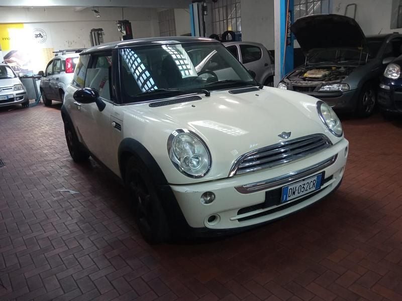 Usata Mini Cooper 119 CV (87 kW) 2009 Beige Utilitaria
