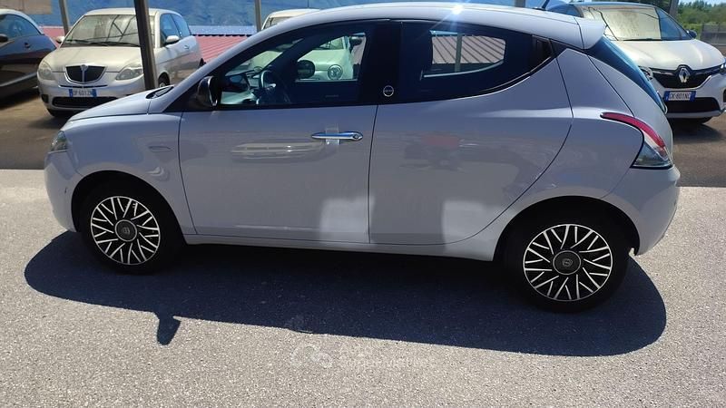 Usata Lancia Ypsilon 69 CV (50 kW) 2020 Gray Utilitaria