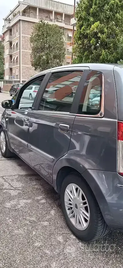 Usata Lancia Musa 95 CV (69 kW) 2012 Grigio Monovolume