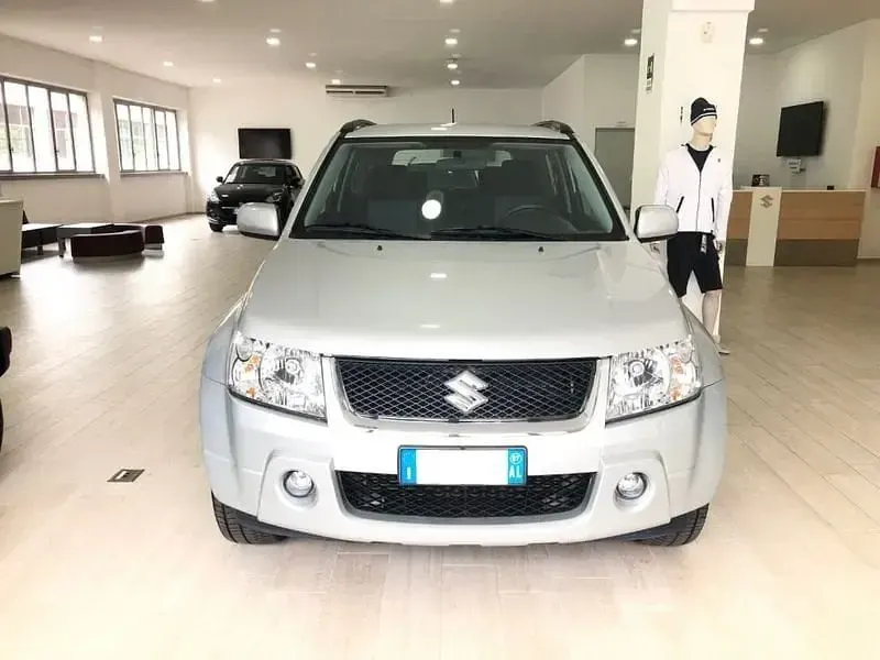 Usata Suzuki Grand Vitara 129 CV (94 kW) 2007 Argento SUV