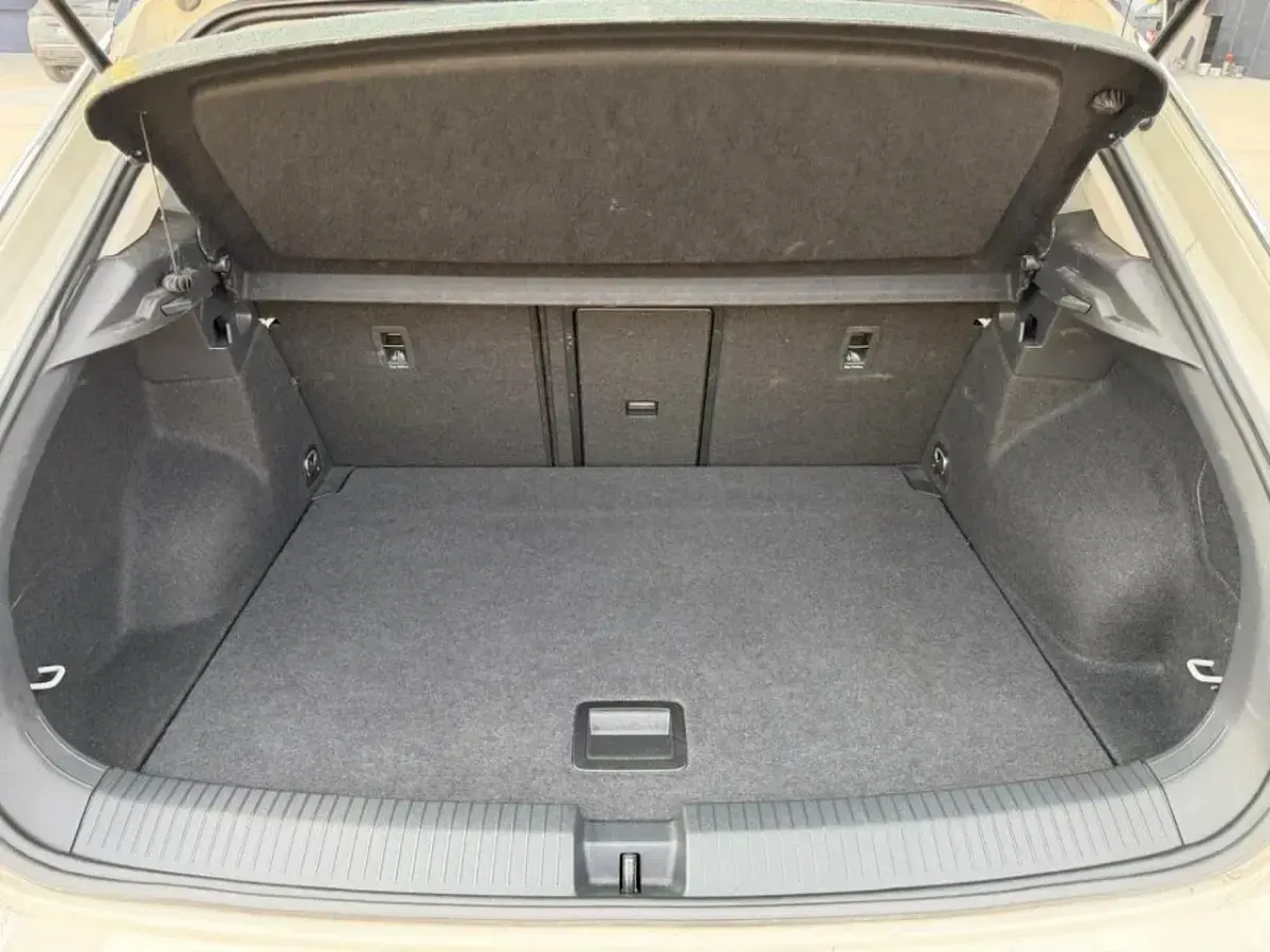 Usata VW T-Roc Life 110 CV (80 kW) 2024 Beige SUV
