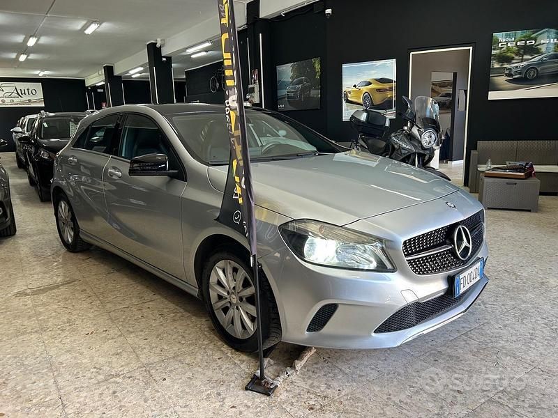 Usata Mercedes A180 Premium 109 CV (80 kW) 2016 Grigio Berlina