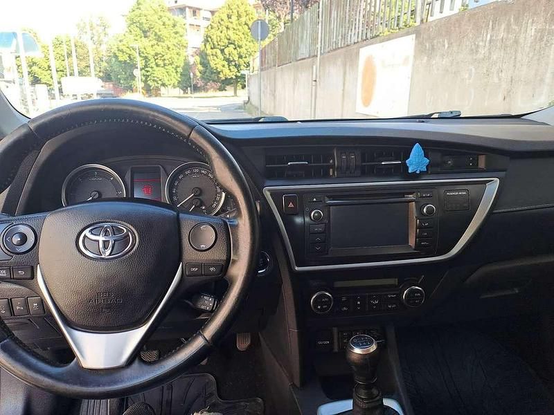 Usata Toyota Auris Lounge 124 CV (91 kW) 2013 Berlina