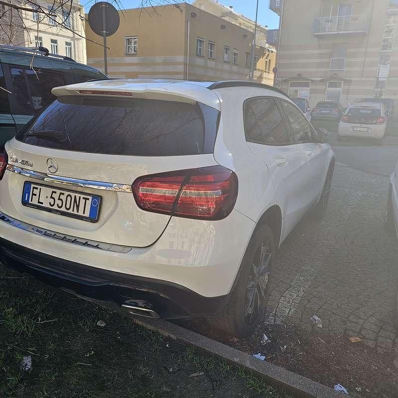 Usata Mercedes GLA200 136 CV (100 kW) 2017 Bianco SUV