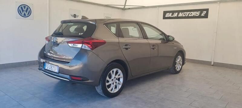 Usata Toyota Auris Hybrid Business Edition 99 CV (72 kW) 2018 Grigio Berlina