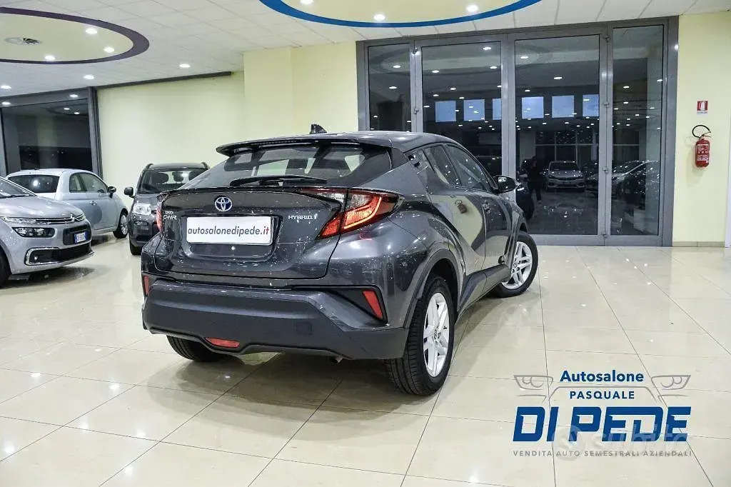 Usata Toyota C-HR Active 98 CV (72 kW) 2022 Grigio SUV
