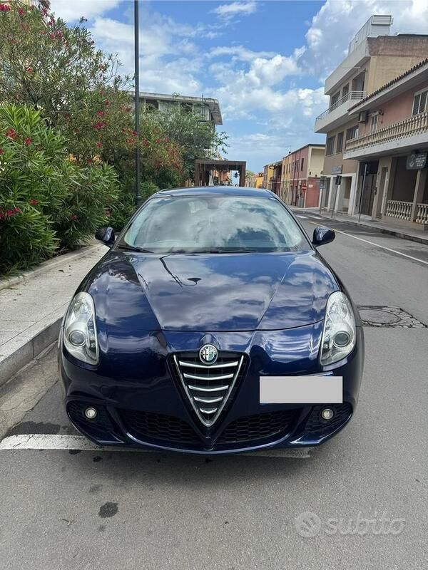 Usata 2011 Alfa Romeo Giulietta Distinctive Due volumi | 6400 € (Buon prezzo) - Immagine 1/4