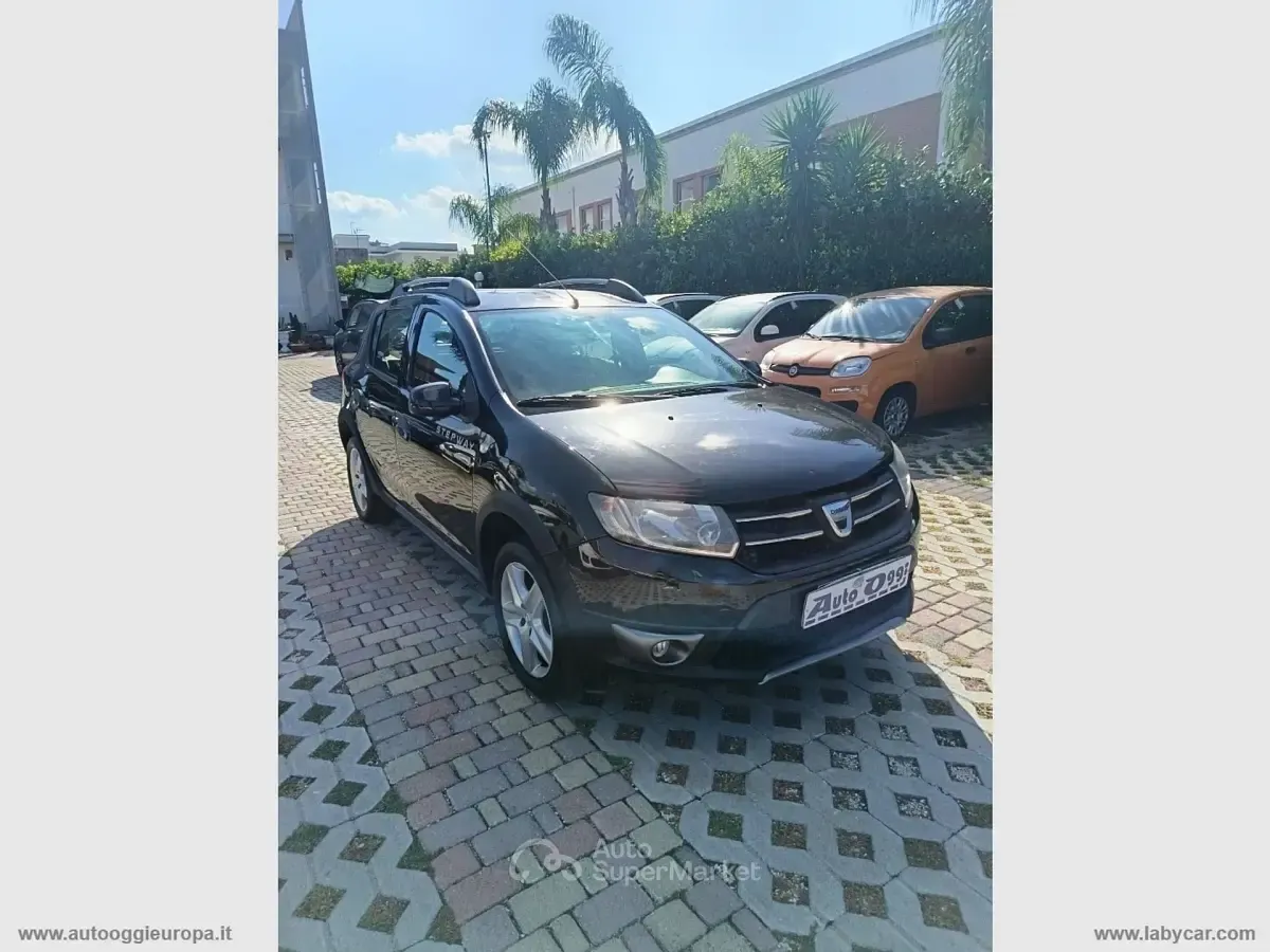 Begagnad Dacia Sandero Stepway 90 HK (66 kW) 2014 Svart Sedan
