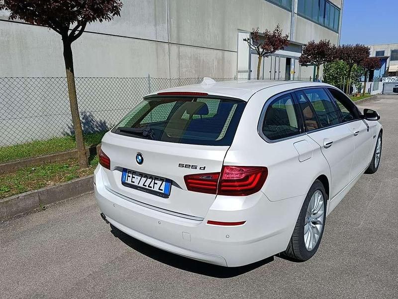 Usata BMW 525 Luxury Line 218 CV (160 kW) 2016 Bianco Berlina