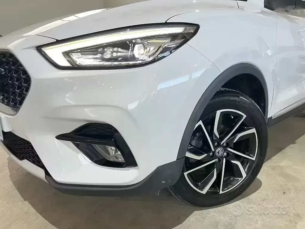 Usado MG ZS Luxury 111 CV (81 kW) 2023 Blanco SUV