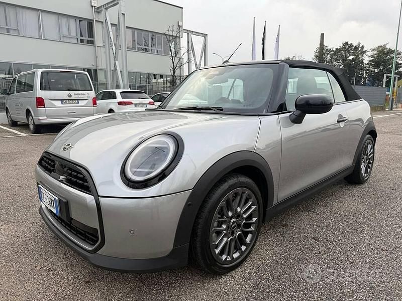 Argento Usata 2025 Mini Cooper Cabriolet Classic Cabrio | 30.900 € (Buon prezzo) - Immagine 1/4