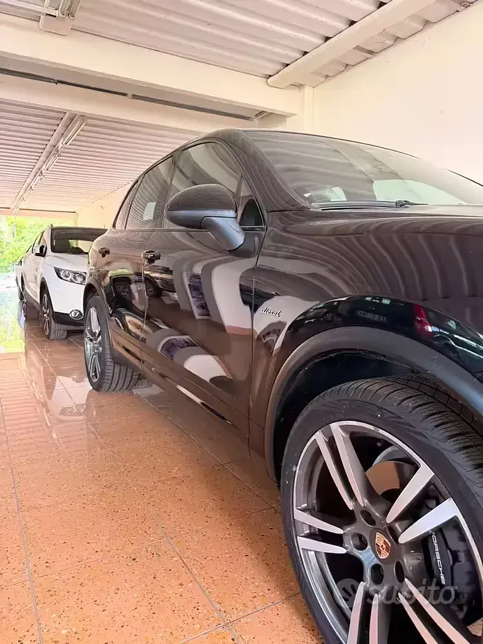 Usata Porsche Cayenne 245 CV (180 kW) 2012 Nero SUV