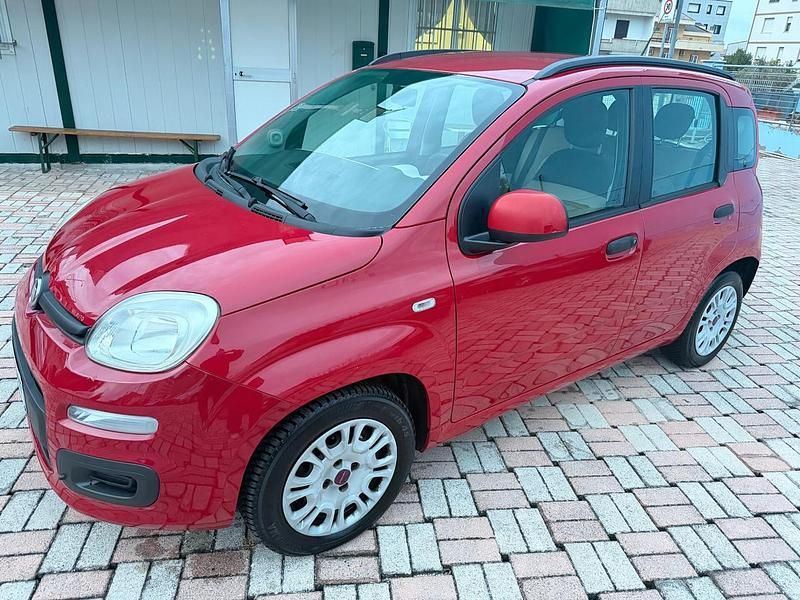 Rosso Usata 2013 Fiat Panda Lounge Tre volumi | 6900 € (Cara) - Immagine 1/4