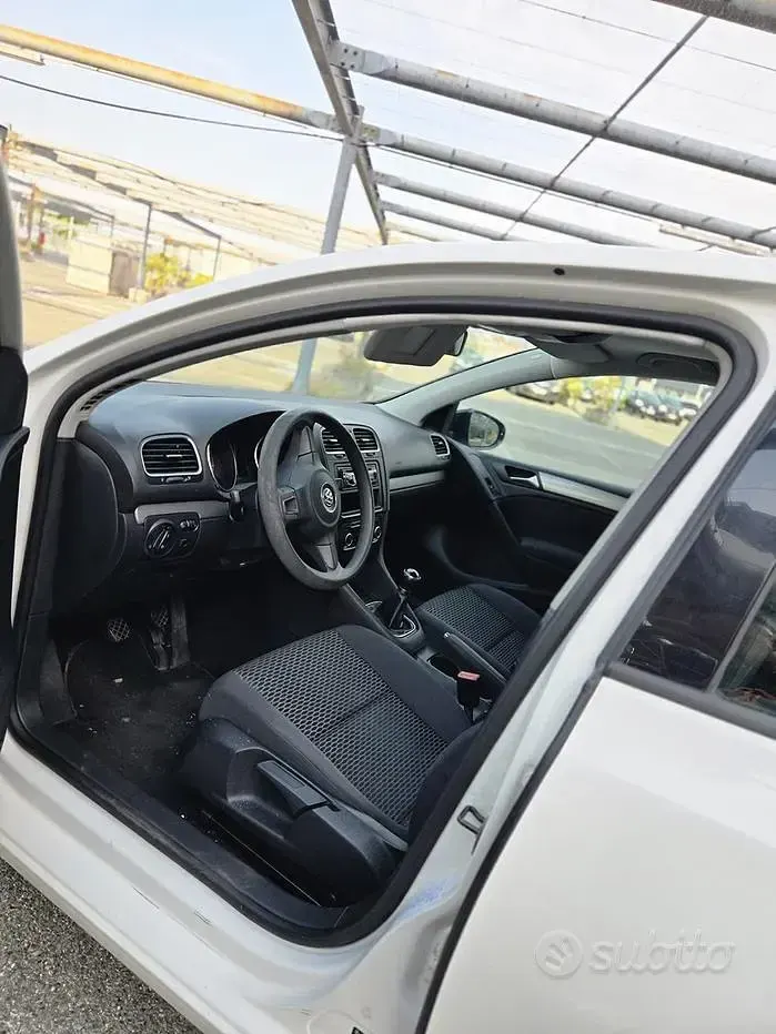 Usata VW Golf VI 80 CV (58 kW) 2011 Bianco Utilitaria
