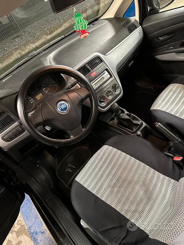 Usata Fiat Grande Punto Dynamic 65 CV (47 kW) 2006 Nero Utilitaria