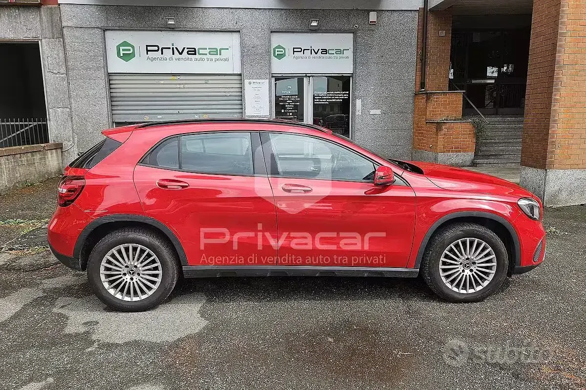 Usata Mercedes GLA200 Premium 136 CV (100 kW) 2019 Rosso SUV