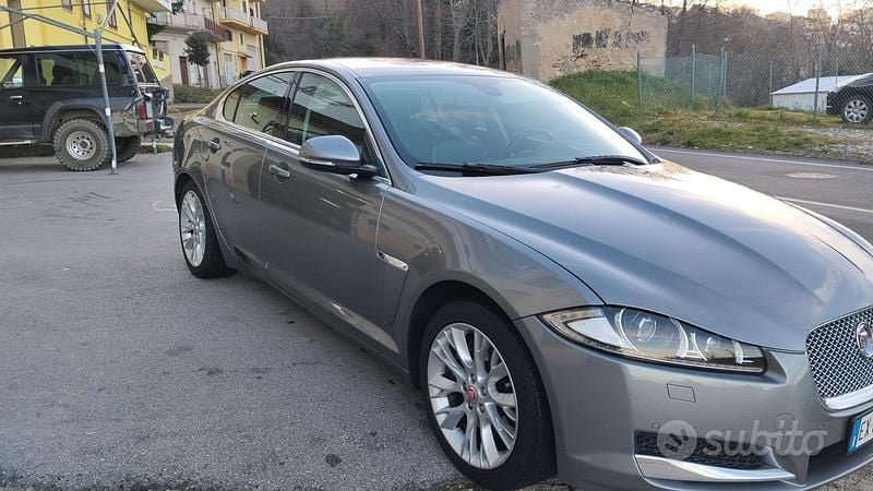 Usata Jaguar XF 163 CV (119 kW) 2014 Grigio Berlina