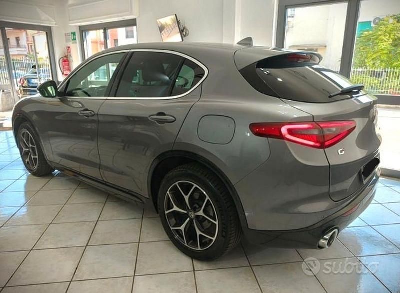 Usata Alfa Romeo Stelvio 190 CV (139 kW) 2020 Grigio SUV