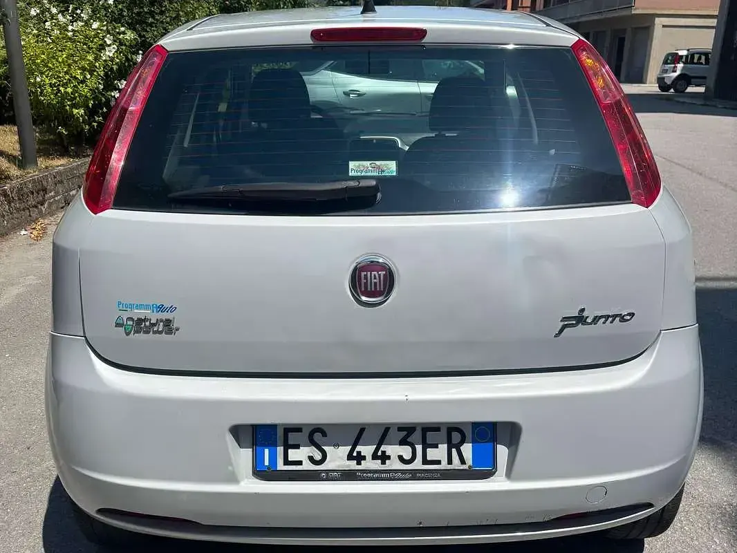 Usata Fiat Grande Punto 77 CV (56 kW) 2013 Bianco Utilitaria
