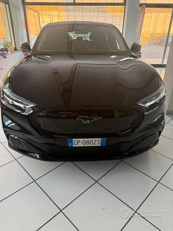 Nero Usata 2023 Ford Mustang Mach-E SUV | 28.000 € (Ottimo prezzo) - Immagine 1/4