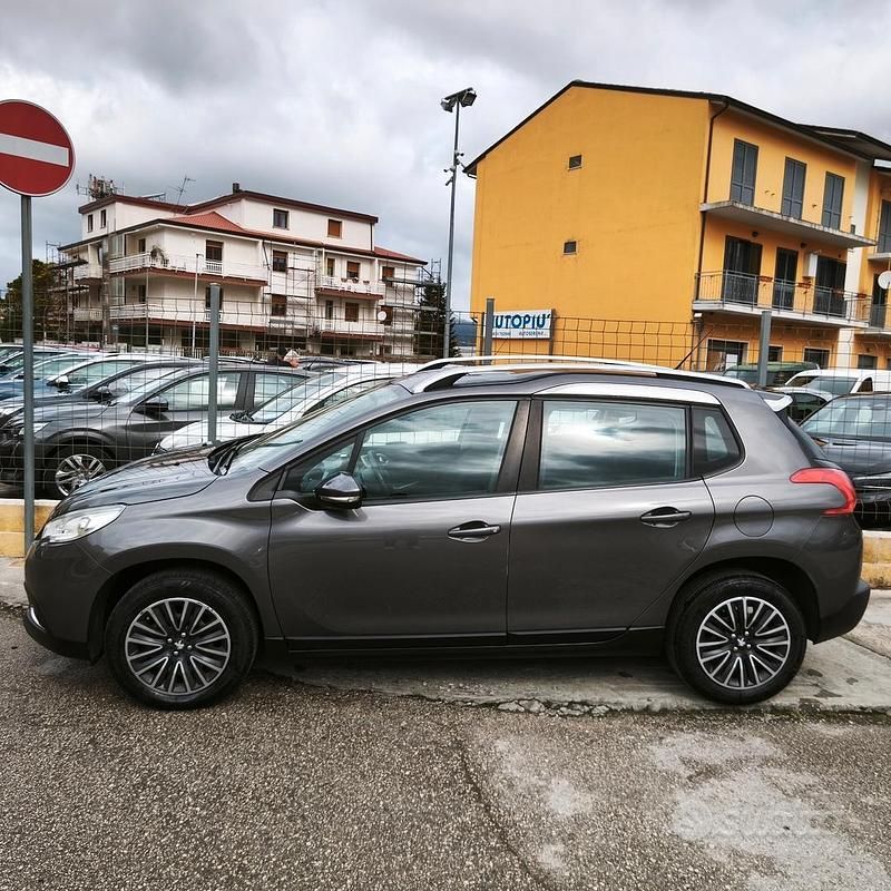 Usado Peugeot 2008 Active 92 HP (67 kW) 2015 Cinzento SUV