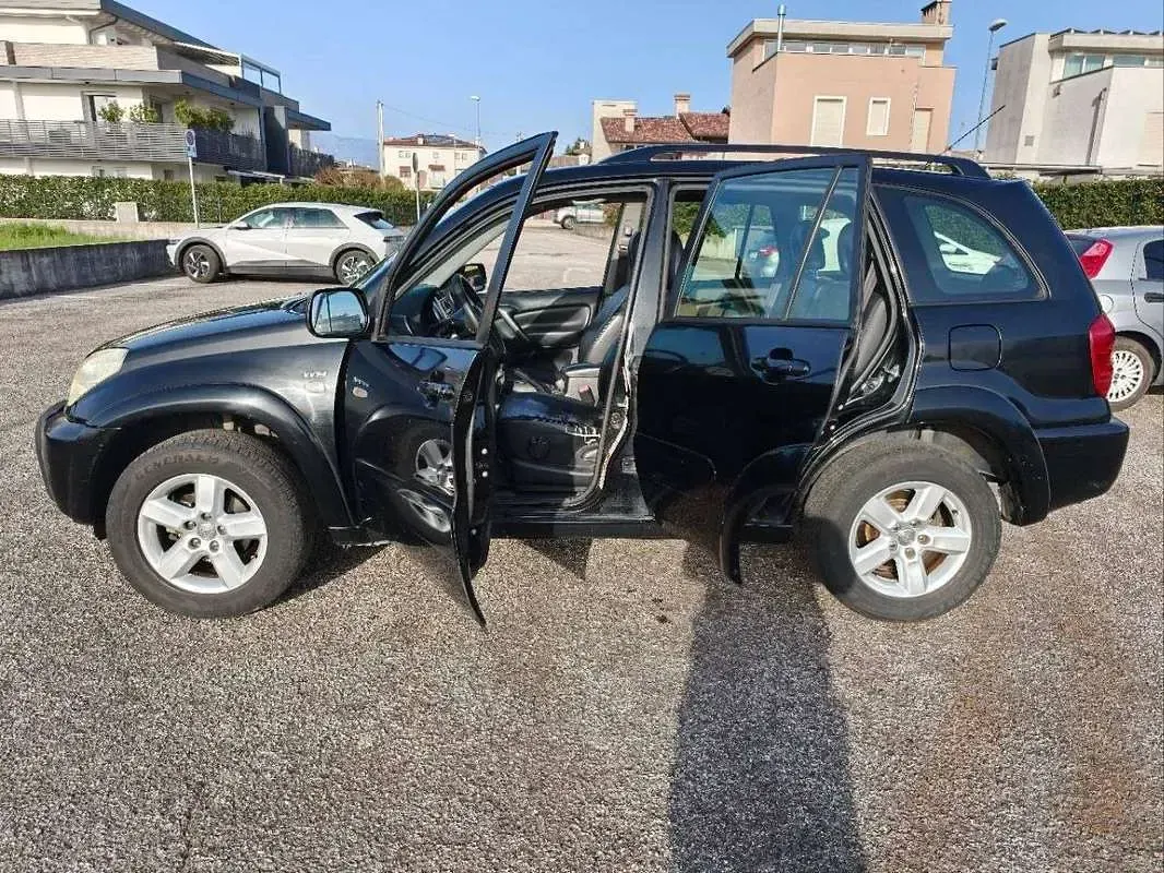 Usata Toyota RAV4 150 CV (110 kW) 2004 Nero SUV