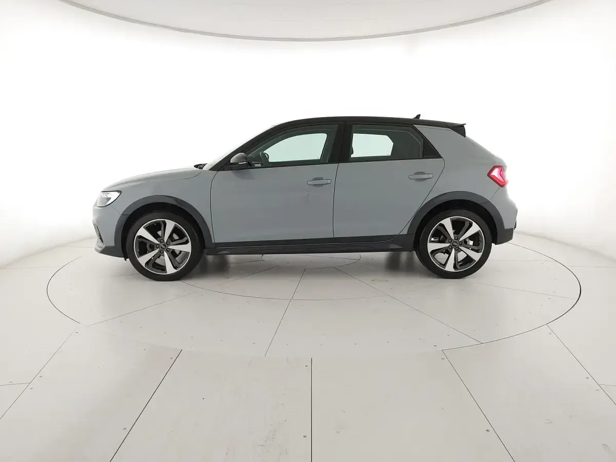 Usata Audi A1 Design 110 CV (80 kW) 2023 Grigio freccia perla nero mito metallizz SUV