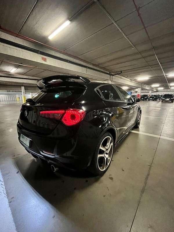 Usata Alfa Romeo Giulietta Super 175 CV (128 kW) 2017 Nero Utilitaria
