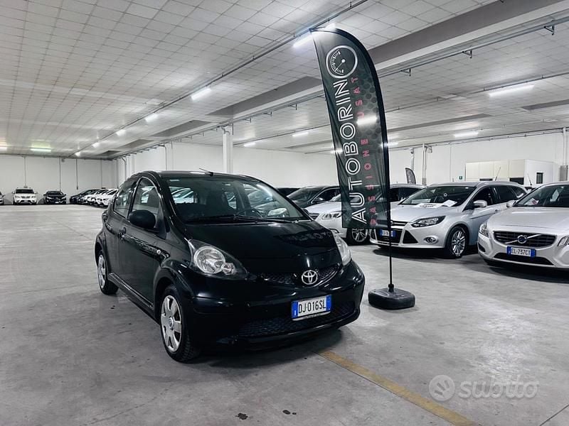 Nero Usata 2007 Toyota Aygo Sol Due volumi | 3000 € (Buon prezzo) - Immagine 1/4