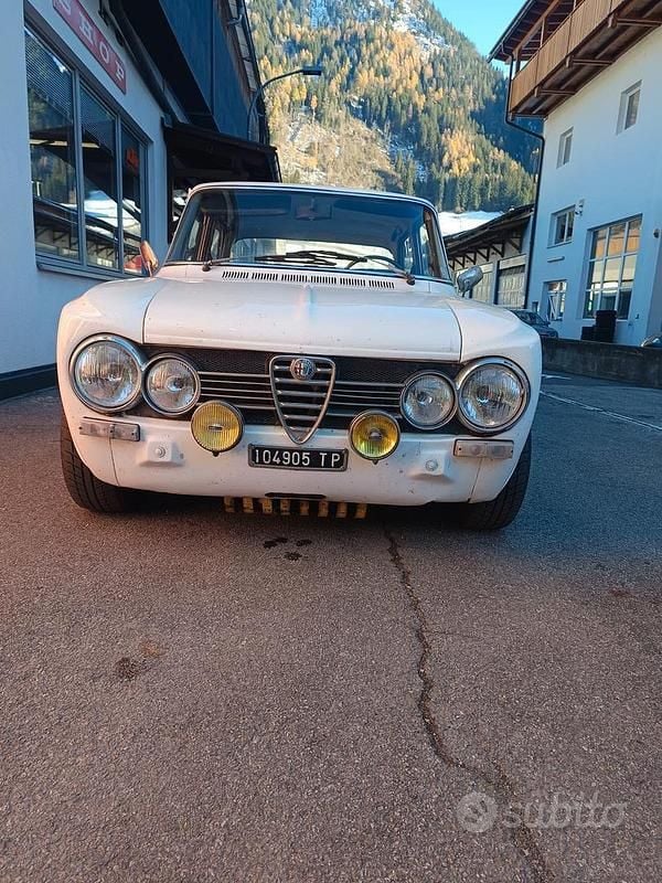 Bianco Usata 1970 Alfa Romeo Giulia Tre volumi | 12.500 € - Immagine 1/4