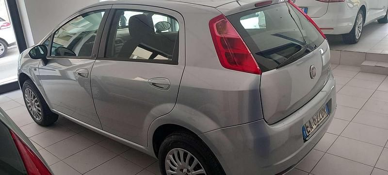Usata Fiat Grande Punto Dynamic 77 CV (56 kW) 2009 Grigio Utilitaria