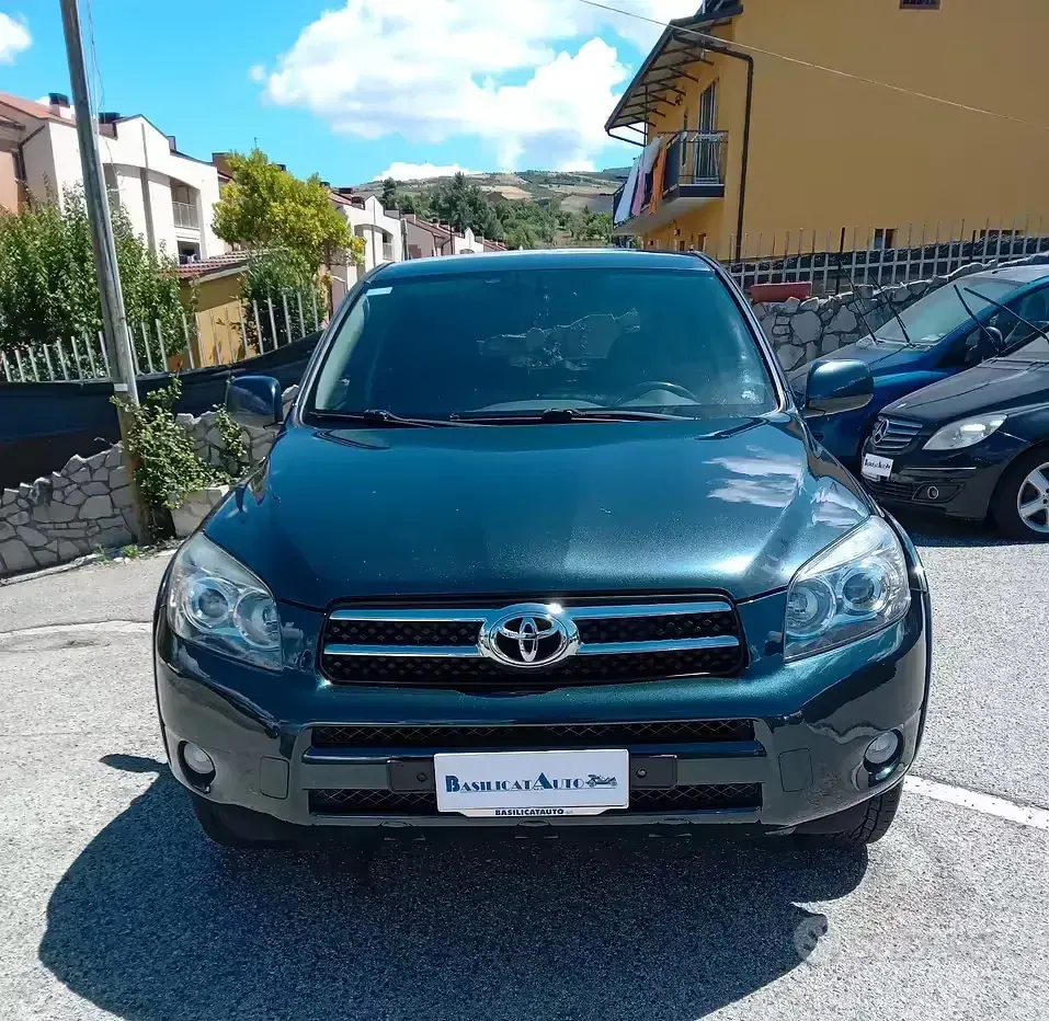 Usata Toyota RAV4 177 CV (130 kW) 2007 Verde SUV