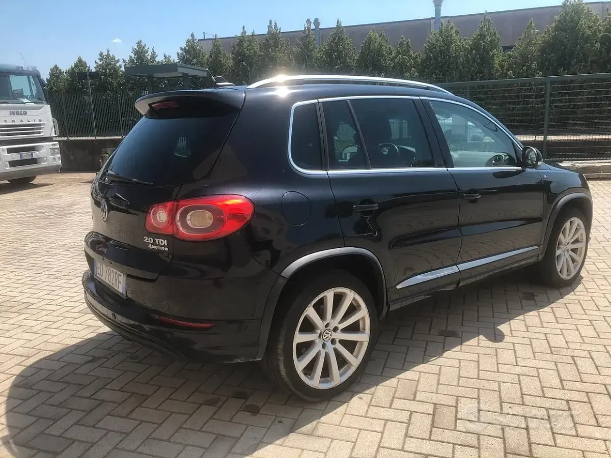Usata VW Tiguan R-line 140 CV (102 kW) 2010 Nero SUV
